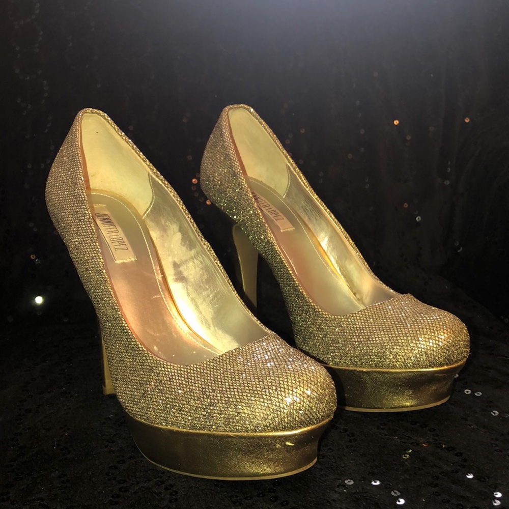 Nice Jennifer Lopez heels!!!!